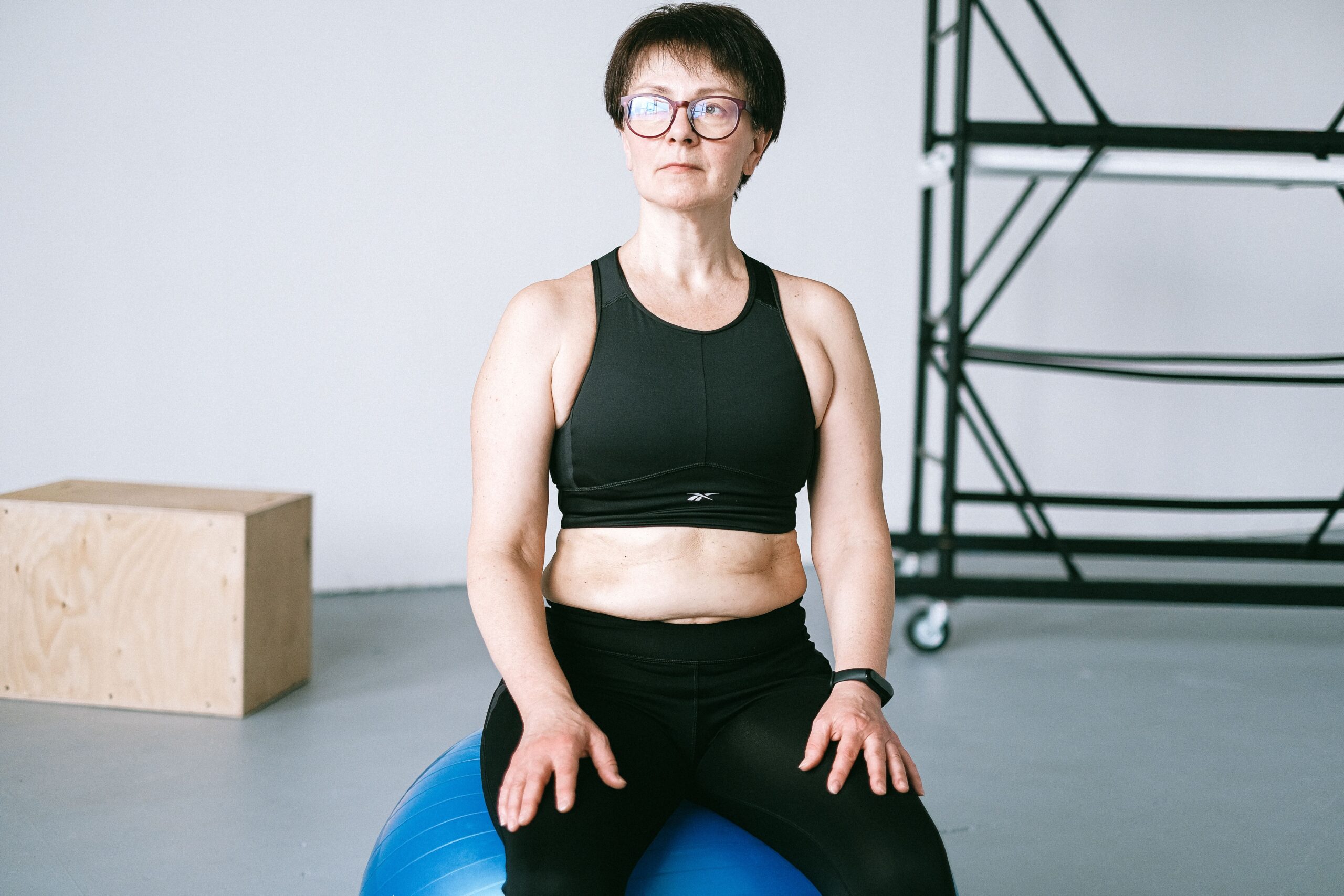 mulher lidando com a menopausa no trabalho